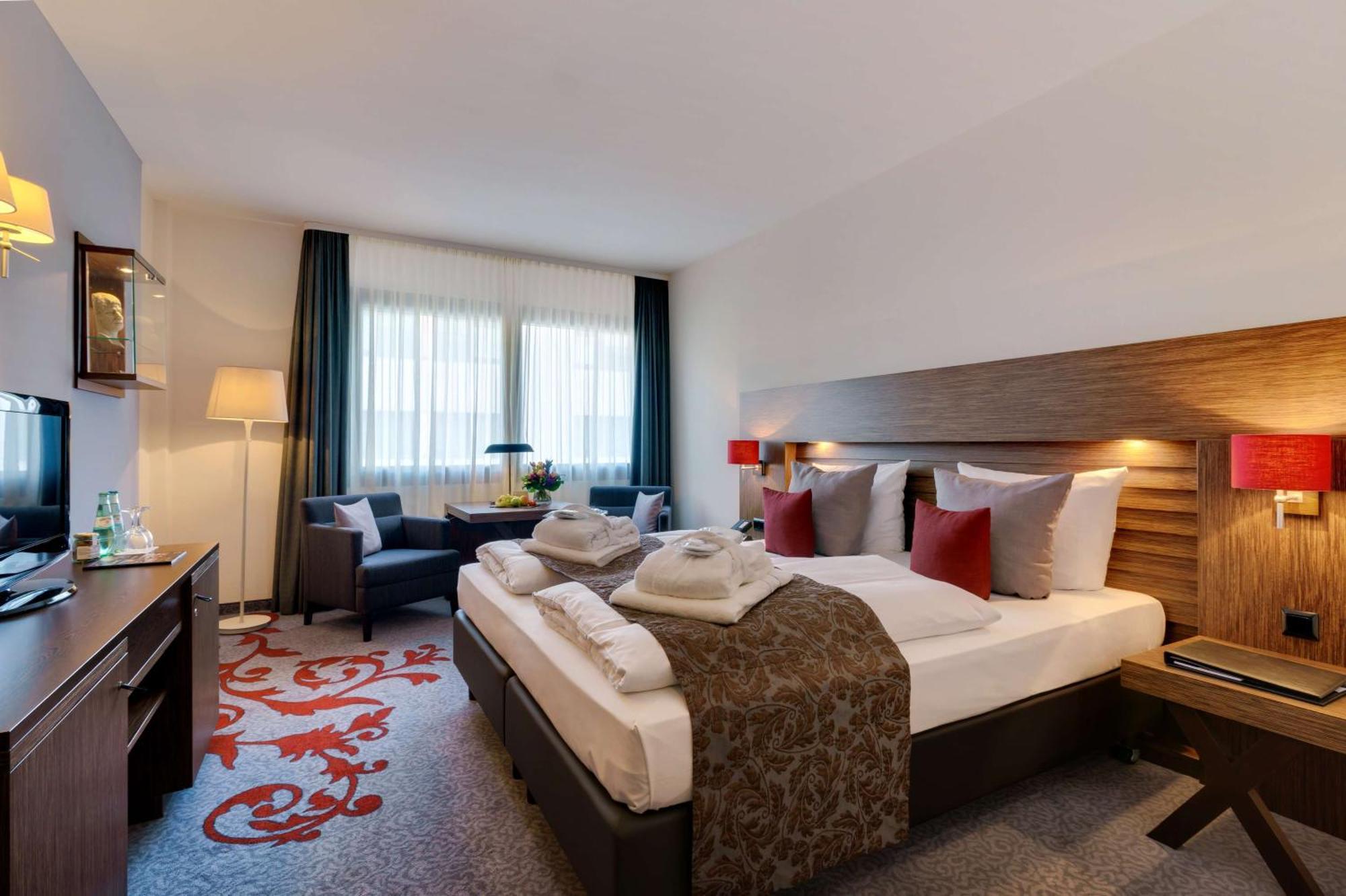 Park Plaza Hotel 4*